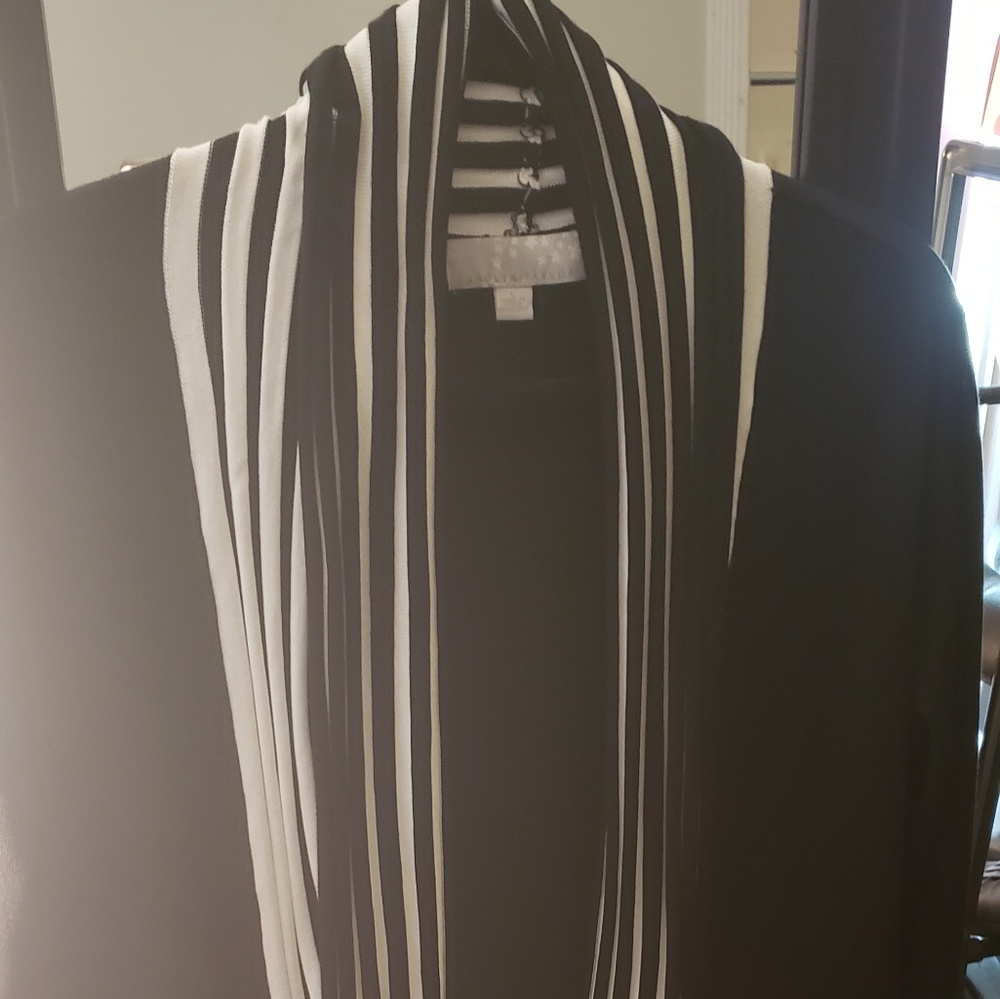 Sweater- black &white
